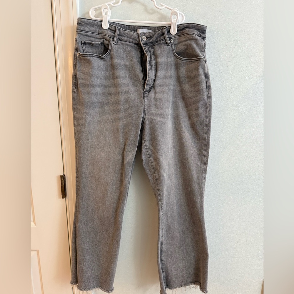 LOFT Women’s Curvy Kick Crop Jeans